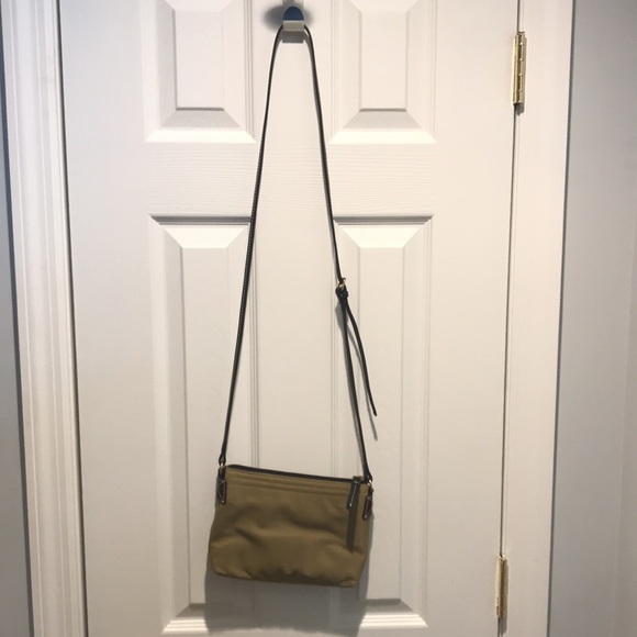 Dooney & Bourke khaki Crossbody bag. - Picture 2 of 12